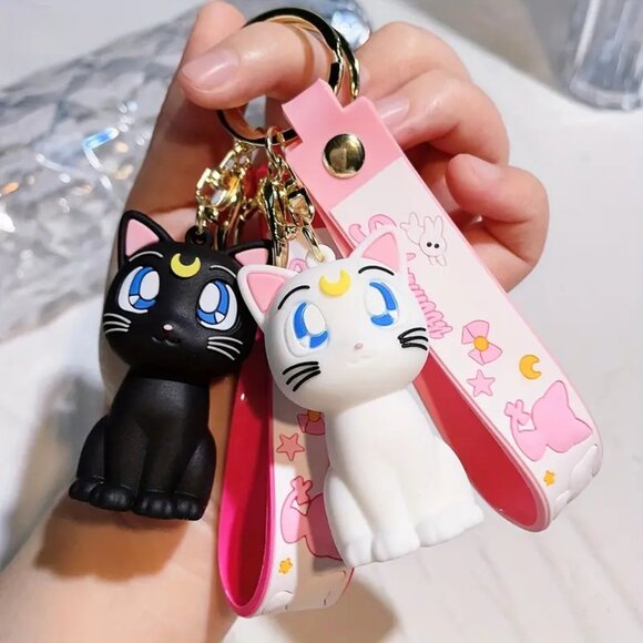Sailor Moon Pink and White Cat Keychain - Picture 5 of 6